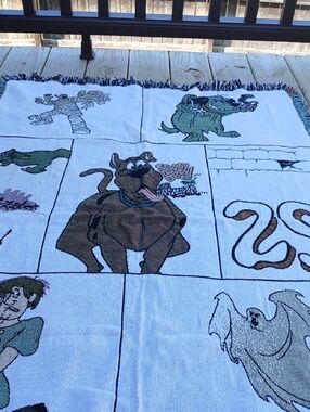 Scooby-Doo Graphic Throw Blanket - Brown & White